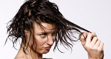 头发出油厉害怎么办 护发素只用于发尾
